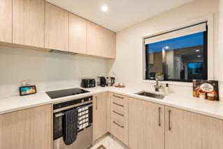 Stones Throw From the Stadium & Hot Tub - 3