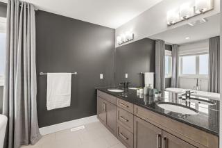 Southwest Edmonton 3BR Detached Home – King Bed, Fireplace, Office, Double Garage - 4