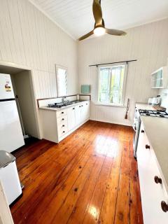 The Verandah Retreat | Stylish Queenslander - 6