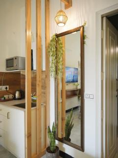 Ab's Urban Nest Green Cozy Escape Private Entry - 5