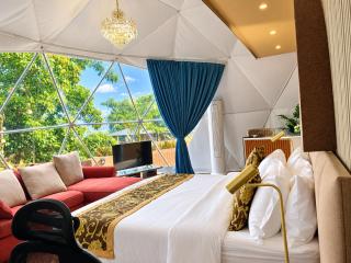 Serene Luxury Beach, Private Jacuzzi - Pebble Walk Resort - 0