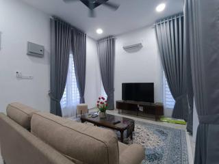 Amzar Homestay with Private Pool - 2