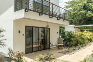 Tropical Hideaway Loft - 4