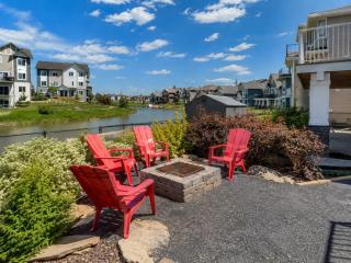Airdrie 4BR Canal-View Home – Pool Table, Movie Recliners, Office, Double Garage - 5