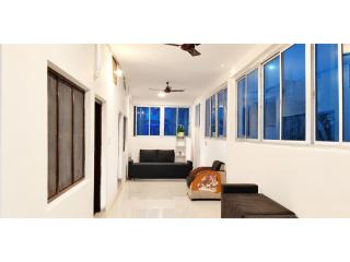 The R Krishna Palace Ayodhya - Comfort Stay with AC Near Shri Ram Janmbhoomi - Ayodhya - 2