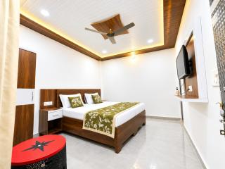 The R Krishna Palace Ayodhya - Comfort Stay with AC Near Shri Ram Janmbhoomi - Ayodhya - 0