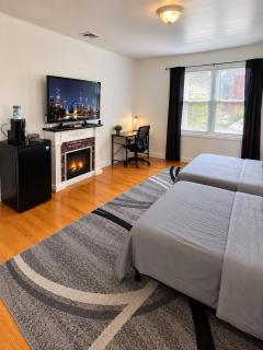 Free Parking • Skyline View • Near NYC - 1