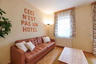 DAS BURGENNEST mit Bademantelgang zur Therme, Garten, Parkplatz, Fast WIFI - 0