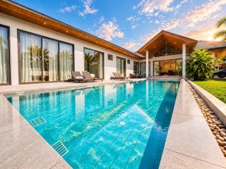 Kamala Grand Estate 5BR Luxury Pool Villa with Seamless Voyager Arrival - Kamala Beach - 0