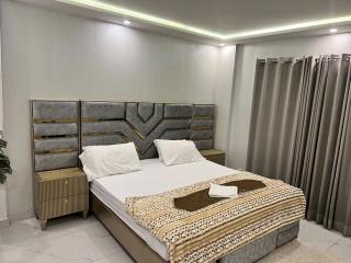 1 BHK Comfort Stays with Free Wi-Fi and Free Parking - Bahria Town - 5