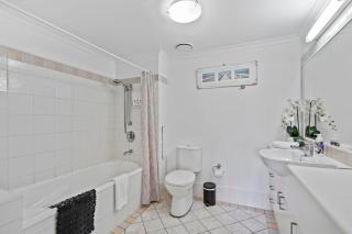 Tropical King Studio heart of Surfers Paradise - 4