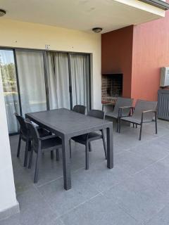 Modern Comfort at Oyster Walk - 6