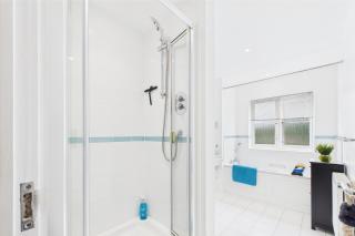 Contemporary 1-Bedroom Home with Garden, Parking, Full Kitchen, Surrey, London Zone 6 - 6