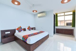 FabHotel Relax Inn - 2