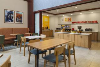 Hampton Inn & Suites Mystic - 4