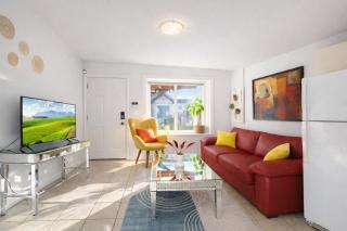 Modern Private Vancouver Suite - Killarney Park - 0