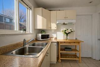 Modern Private Vancouver Suite - Killarney Park - 2