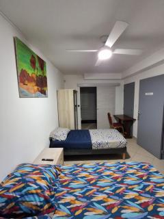 Chambre 02- Privée moderne et reposante au Port -1 lit double et 1 lit simple - 3