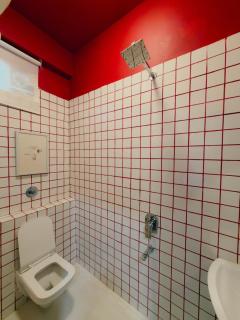 House 66 Vibrant 2 Bedroom Apartment - 7