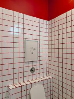 House 66 Vibrant 2 Bedroom Apartment - 5
