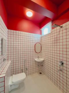 House 66 Vibrant 2 Bedroom Apartment - 4