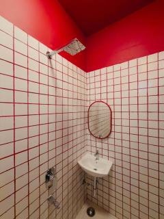 House 66 Vibrant 2 Bedroom Apartment - 1