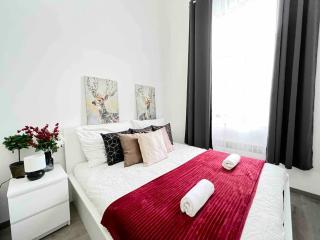 Cozy & Modern 2min from Synague - 8