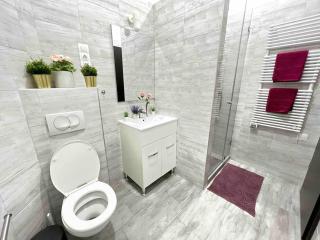 Cozy & Modern 2min from Synague - 4