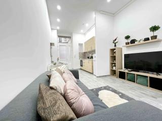 Cozy & Modern 2min from Synague - 1