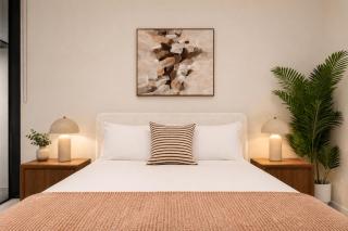Luxurious City Escape with Pool, Gym & Sauna - 5