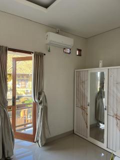 Oetie's Home - 9