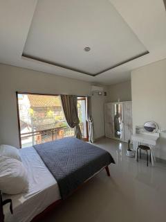 Oetie's Home - 8