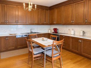 Nini's Maison - Terrace Living Above Kalamata City - 2