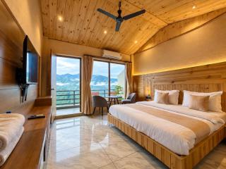 Living On The Edge Mussoorie A Luxury Stay with Rooftop Cafe - 0