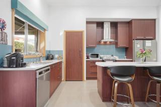 Barbers Hyde, Sleeps 4 - 5