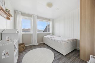 Modern terraced house with fjord view centrally located in Alta - 9
