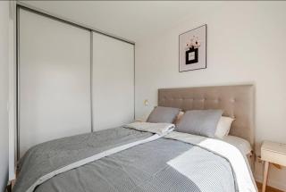 Modern Apt with Workspace, Balcony near City - 6