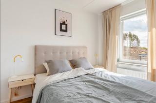 Modern Apt with Workspace, Balcony near City - 7