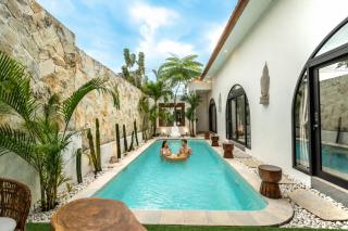 Brand New Canggu Villa-Large Pool, Near Finns & Gyms - 4