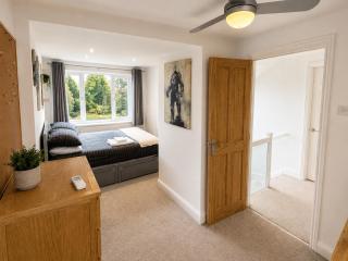 Large country house in the green belt, indoor hot tub, pool, for 12 - 1
