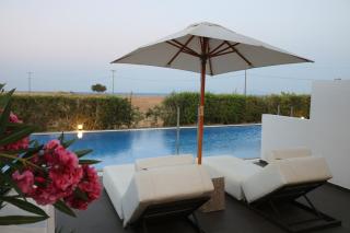 Sovereign Beach Hotel - 8