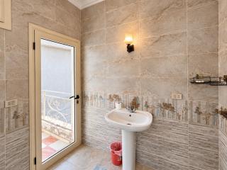 Luxurious Roof Top Apartment, Hanna's Home - 3
