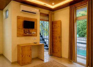 Solo Nari Backpackers Rishikesh - 6