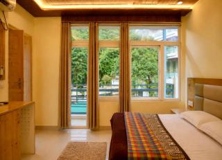 Solo Nari Backpackers Rishikesh - 5