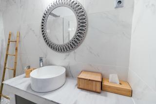Fira Downtown Apartment - 7