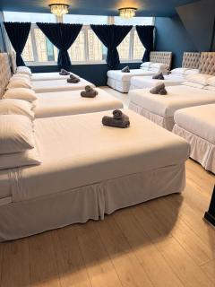 Unique city centre DJ apartment - sleeps 20 - 6