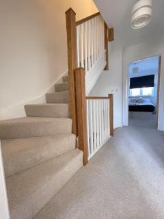 CRISP Modern five bed house with driveway - 6