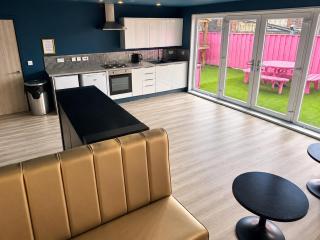 Penthouse Apartment, Sleeps 21 with terrace - 4