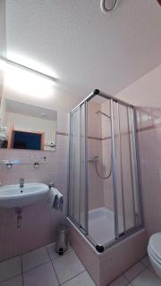Erzgebirgischer Hof - Thum, Doppelzimmer mit Bad Dusche WC - 3