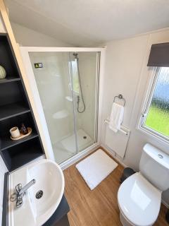 Padstow Holiday Base Bright Two Bedroom Lodge at Seven Bays - 2